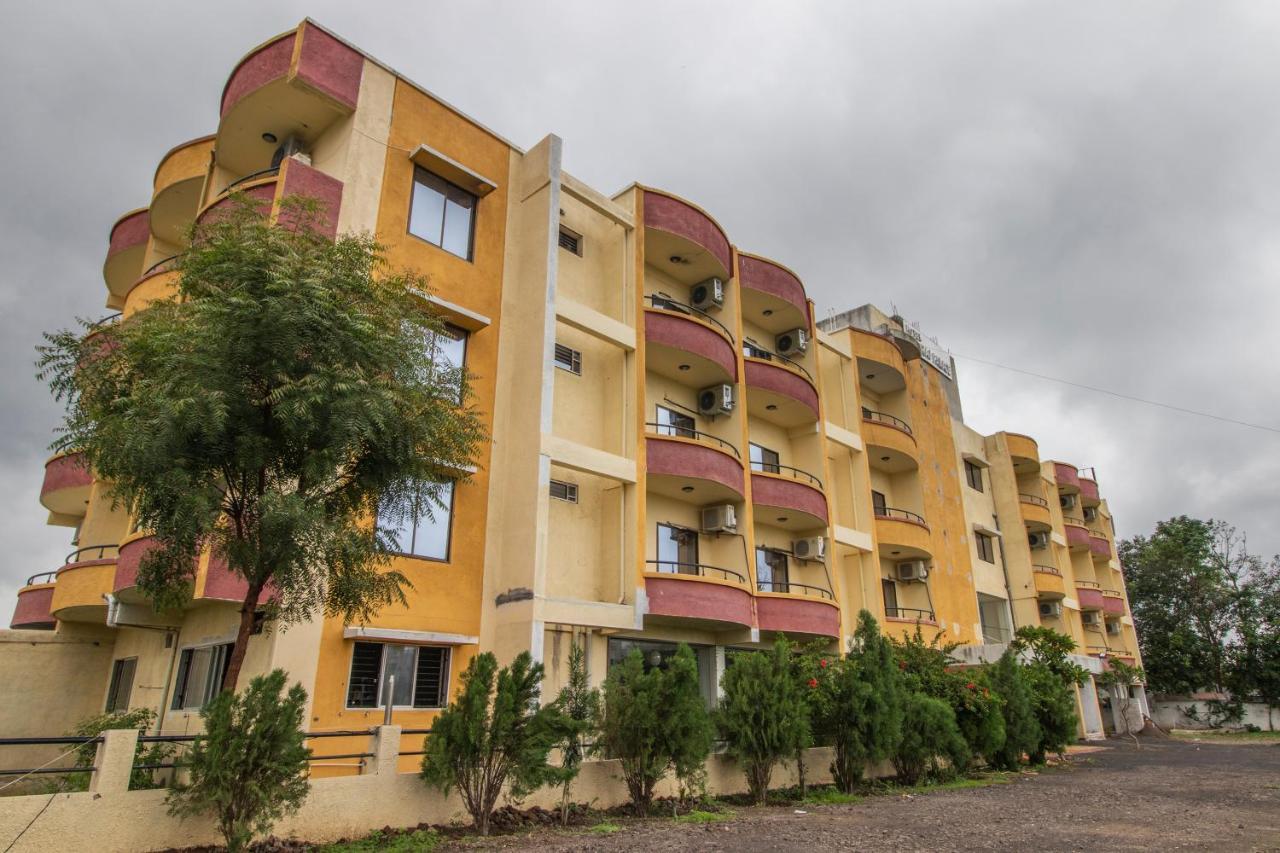 فندق يوجيراج بالاس Shegaon المظهر الخارجي الصورة